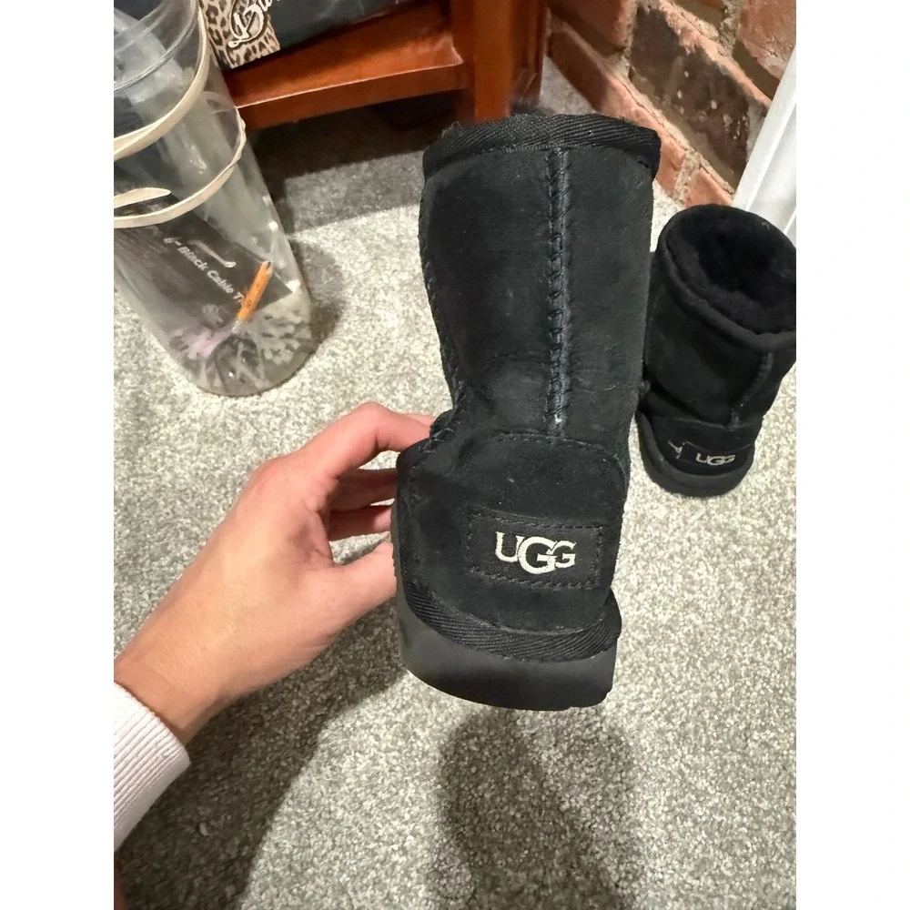 UGG Kids Classic Short II Suede Shearling Boots Black Size 8 Toddler